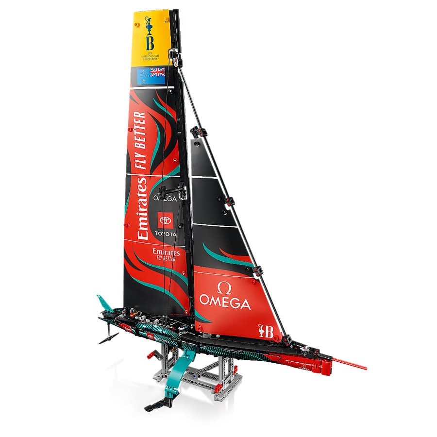 LEGO Technic Emirates Team New Zealand AC75 Yacht (42174)