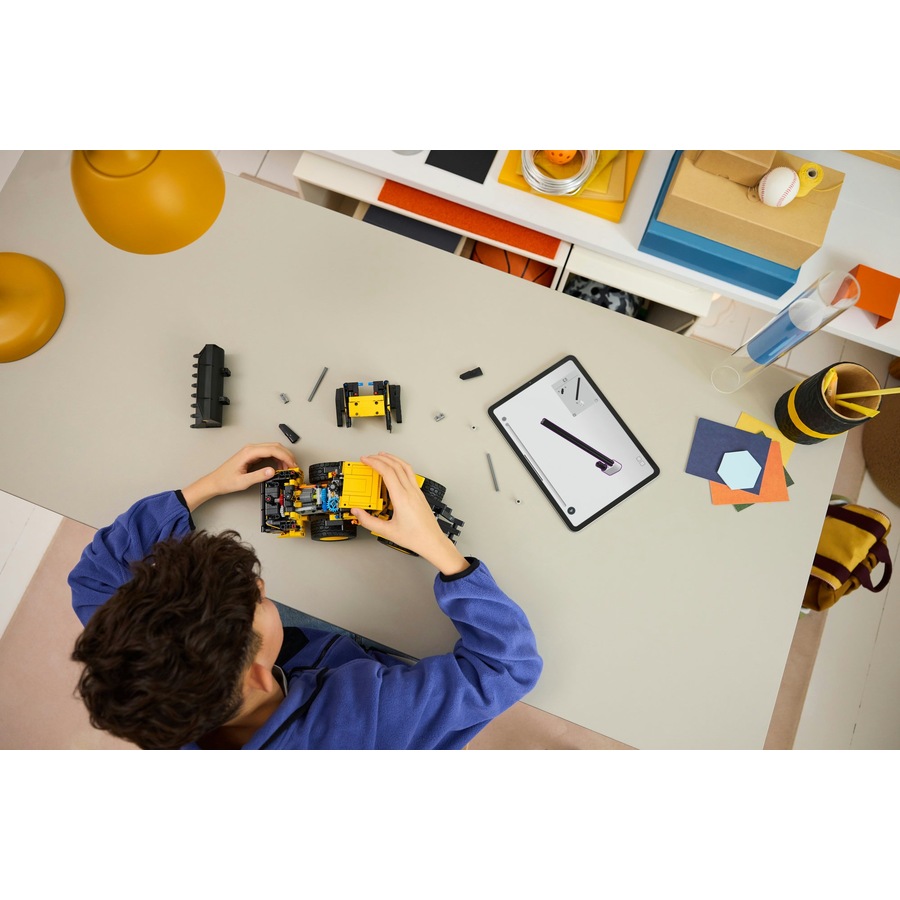 LEGO Technic Volvo L120 Electric Wheel Loader (42209)