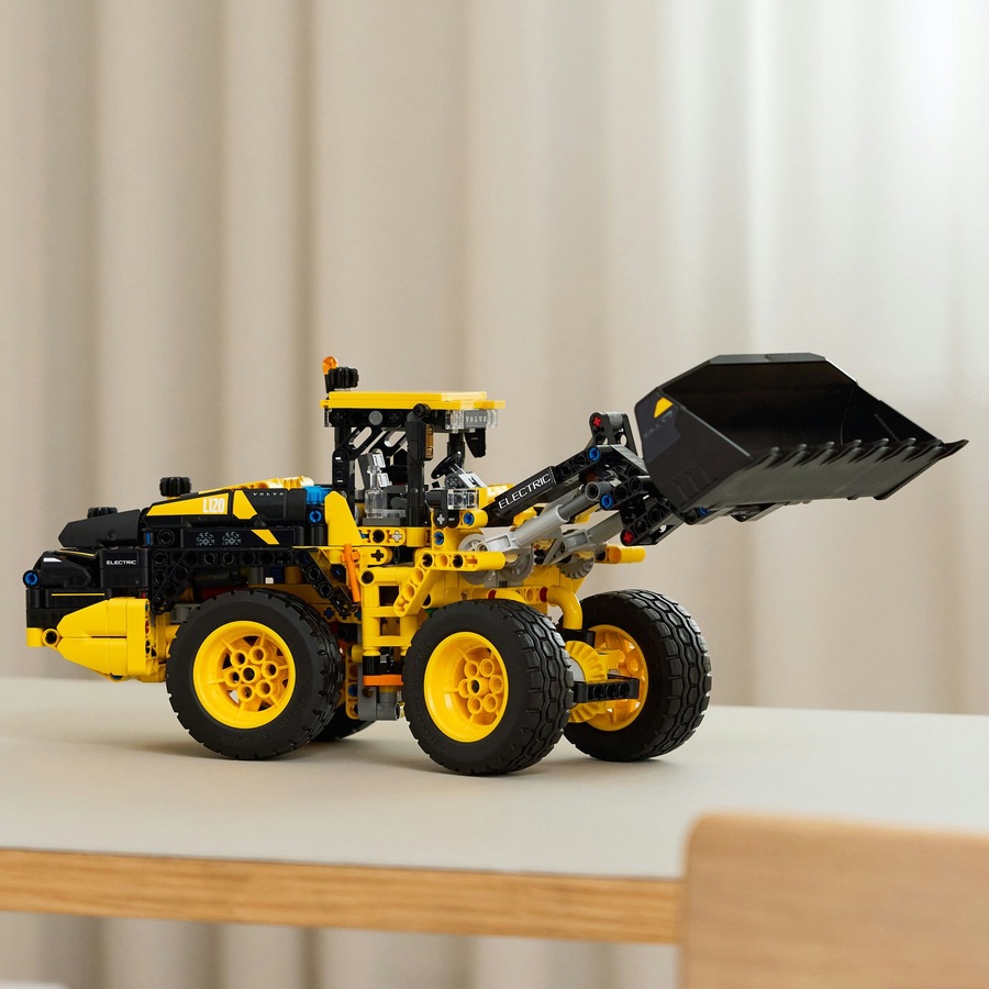 LEGO Technic Volvo L120 Electric Wheel Loader (42209)