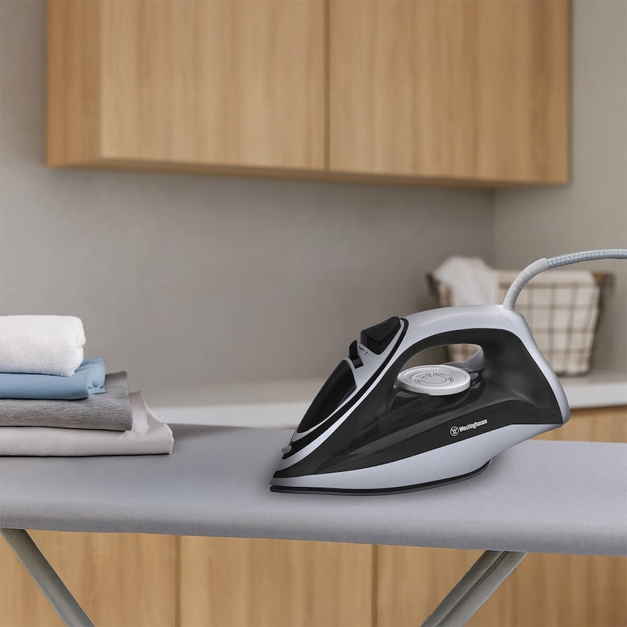 Westinghouse 260ml Steam Iron Black and White