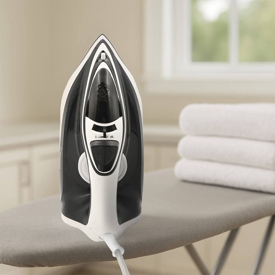Westinghouse 260ml Steam Iron Black and White