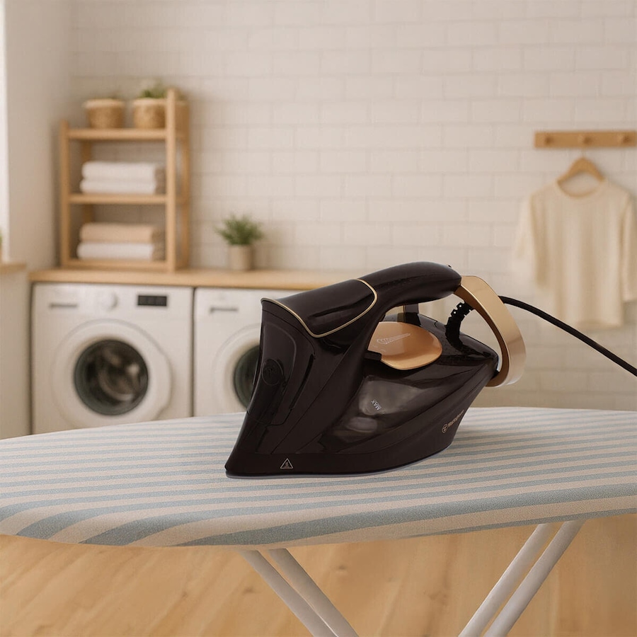 Westinghouse 300ml Steam Iron Black and Gold