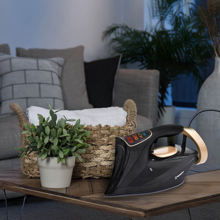 Westinghouse 300ml Steam Iron Black and Gold