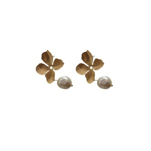 Gold Flower Long Earrings Vintage Elegant Fashion Jewelry for Women Chic Gift