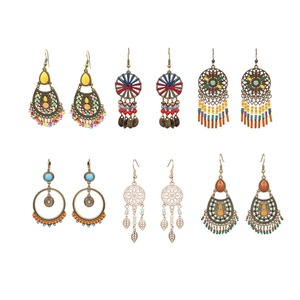 Retro Court Style Geometric Leaf Earrings Elegant Vintage Jewelry for Women Gift