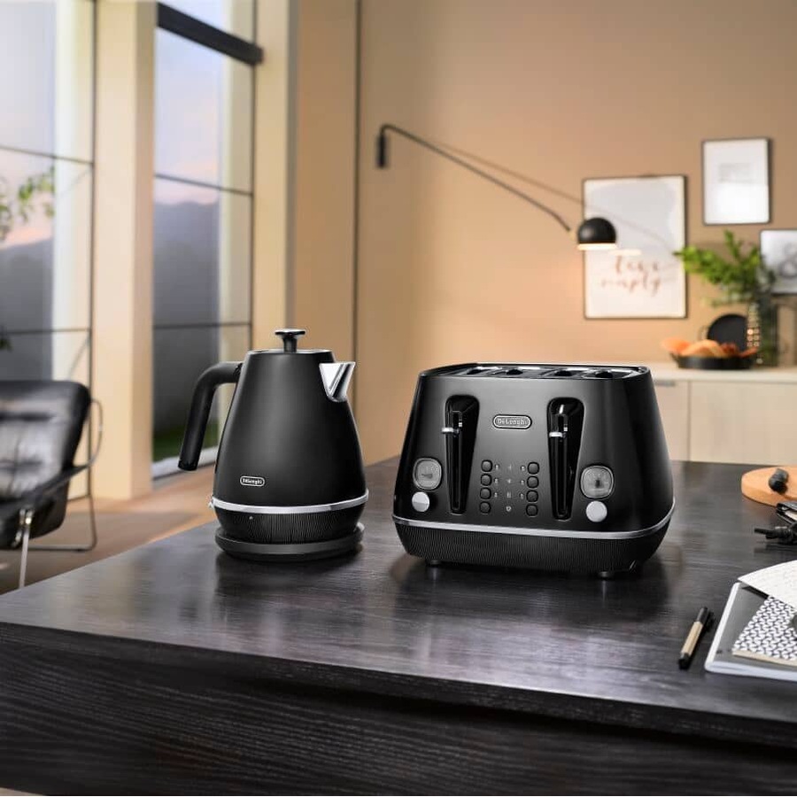DeLonghi Distinta Moments 4 Slice Toaster Black CTIN4003BK