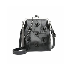 Women Rivet Purses Kiss-lock Vintage Chain Shoulder Bag with Tassel Pendant