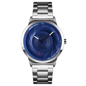 Stylish Waterproof Gold Quartz Watch for Men