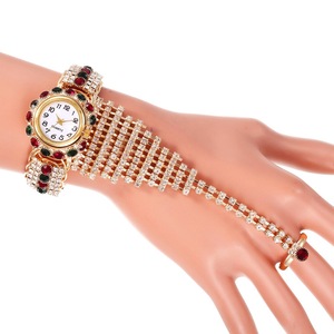 Luxury Women Bracelet Quartz Watches for Women Diamond Watch Ladies Sports Dress Red Dial Wrist Watch Clock