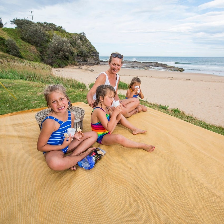 Kings 4-6 Person Tent Waterproof polyester quick set up+ Mesh Flooring - 3 x 3m