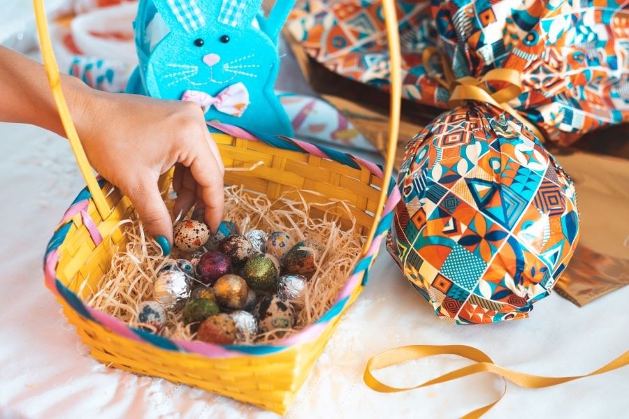 how to make an Easter hamper