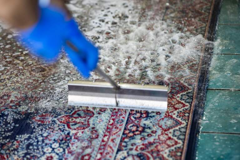 How to clean a rug at home