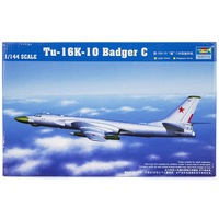 Trumpeter 1/144 TU-16K-10 Badger C Kit