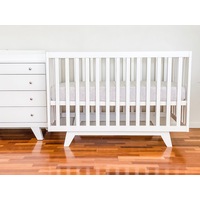 Boston Cot White & White Madison 4 Drawer Chest Package