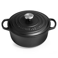 Le Creuset Signature Cast Iron Round French Oven Casserole Satin Black (18cm/1.8L, 20cm/2.4L, 22cm/3.3L, 24cm/4.2L, 26cm/5.3L, 28cm/6.7L, 30cm/8.1L)